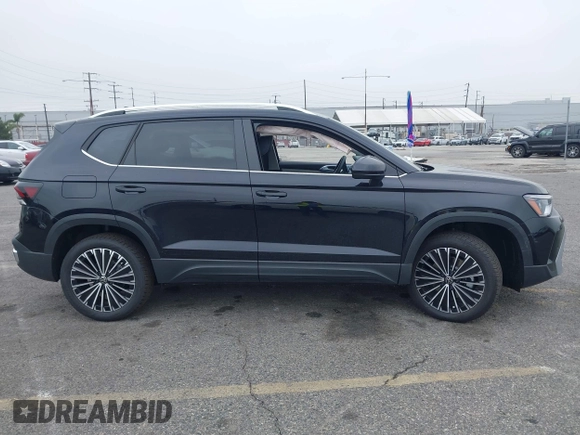 2025 Volkswagen Taos z VIN 3VVSC7B22SM011056, wystawiony jako IAAI lot #41889662 z przebiegiem 75 mil mil oraz . Historia ofert i sprzedaży dostępna na DreamBid. Obrazek 14.