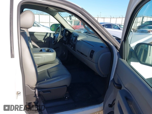 2011 GMC Sierra 1500 Work Truck z VIN 1GTN1TEX8BZ108973, wystawiony jako IAAI lot #41401881 z przebiegiem 104 077 mil mil oraz . Historia ofert i sprzedaży dostępna na DreamBid. Obrazek 5.