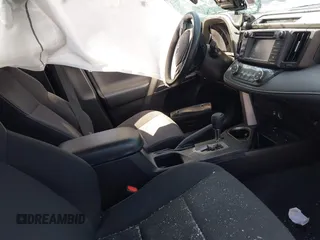 2018 Toyota RAV4 XLE z VIN 2T3WFREV8JW499399, wystawiony jako IAAI lot #42038421 z przebiegiem 77 411 mil mil oraz . Historia ofert i sprzedaży dostępna na DreamBid. Obrazek 5.