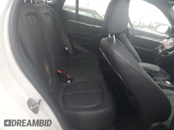 2017 BMW X1 xDrive28i z VIN WBXHT3C37H5F74312, wystawiony jako Copart lot #57479785 z przebiegiem Nie podano mil oraz Czysty tytuł • Clean title. Historia ofert i sprzedaży dostępna na DreamBid. Obrazek 11.
