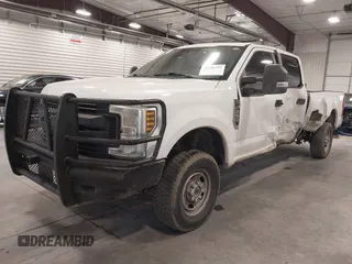 2018 Ford Super Duty F-250 SRW XL with VIN 1FT7W2B60JEC63345, listed as a IAAI auction lot 41159792 with 165,949 mi miles. Bid and sale history available at carsss.com. Image 2.