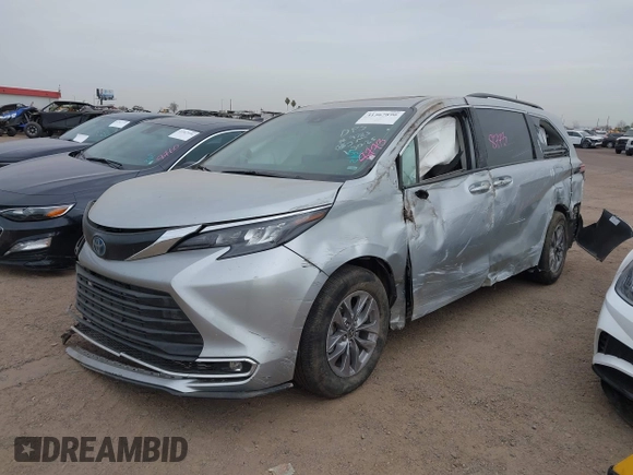 2024 Toyota Sienna XLE with VIN 5TDYRKEC3RS193861, listed as a IAAI auction lot 41567890 with 18,630 mi miles. Bid and sale history available at carsss.com. Image 19.