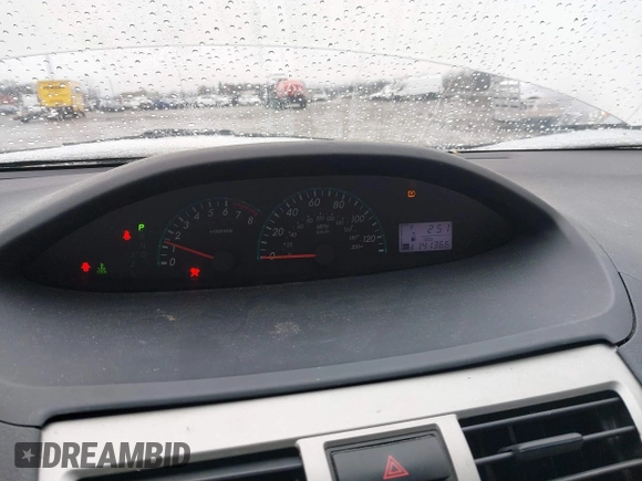 2009 Toyota Yaris z VIN JTDBT903594059923, wystawiony jako IAAI lot #41520883 z przebiegiem 141 366 mil mil oraz . Historia ofert i sprzedaży dostępna na DreamBid. Obrazek 7.