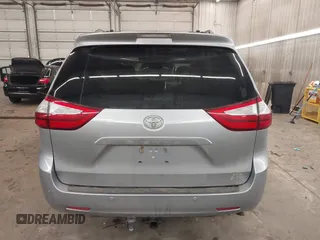 2017 Toyota Sienna XLE z VIN 5TDDZ3DC7HS151052, wystawiony jako IAAI lot #41498506 z przebiegiem 131 063 mil mil oraz . Historia ofert i sprzedaży dostępna na DreamBid. Obrazek 17.