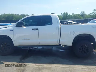 2012 Toyota Tundra z VIN 5TFUW5F10CX265543, wystawiony jako IAAI lot #42162418 z przebiegiem 219 270 mil mil oraz . Historia ofert i sprzedaży dostępna na DreamBid. Obrazek 14.