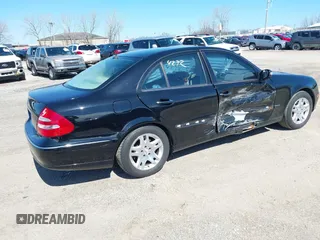 2006 Mercedes-Benz E-Class 3.5L with VIN WDBUF87JX6X181863, listed as a IAAI auction lot 41884272 with 195,315 mi miles. Bid and sale history available at carsss.com. Image 4.