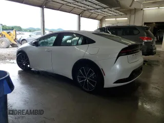 2024 Toyota Prius LE z VIN JTDACAAUXR3033375, wystawiony jako Copart lot #55593025 z przebiegiem 7 663 mil mil oraz Szkoda całkowita • Salvage title. Historia ofert i sprzedaży dostępna na DreamBid. Obrazek 2.