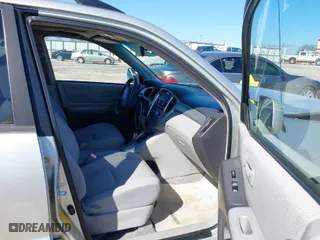 2005 Toyota Highlander with VIN JTEGP21AX50050601, listed as a IAAI auction lot 41473592 with 130,265 mi miles. Bid and sale history available at carsss.com. Image 5.