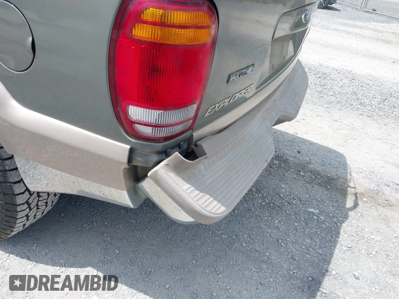 2000 Ford Explorer Eddie Bauer z VIN 1FMDU74E2YUA00568, wystawiony jako IAAI lot #42176409 z przebiegiem 150 479 mil mil oraz . Historia ofert i sprzedaży dostępna na DreamBid. Obrazek 6.