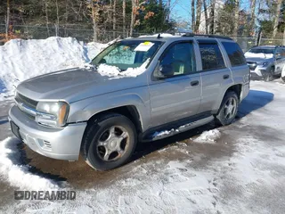 2007 Chevrolet TrailBlazer LT with VIN 1GNDT13S572246804, listed as a IAAI auction lot 41680244 with 198,825 mi miles. Bid and sale history available at carsss.com. Image 2.