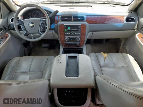 2007 Chevrolet Suburban LTZ с VIN 3GNFC16J57G130554, выставлен на аукционе Copart как лот 61574855 с пробегом Не указан миль и Списание • Salvage title. История ставок и продаж доступна на DreamBid. Изображение 8.