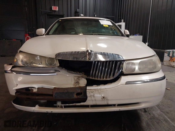 2001 Lincoln Town Car Cartier z VIN 1LNHM83W51Y609962, wystawiony jako IAAI lot #41623323 z przebiegiem 201 799 mil mil oraz . Historia ofert i sprzedaży dostępna na DreamBid. Obrazek 6.