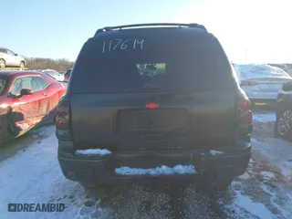 2005 Chevrolet TrailBlazer LS with VIN 1GNET16S556117614, listed as a IAAI auction lot 41320947 with 177,726 mi miles. Bid and sale history available at carsss.com. Image 15.