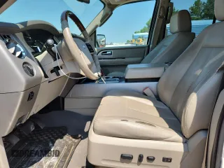 2008 Ford Expedition Limited z VIN 1FMFU205X8LA51775, wystawiony jako Copart lot #60281545 z przebiegiem 157 354 mil mil oraz Szkoda całkowita • Salvage title. Historia ofert i sprzedaży dostępna na DreamBid. Obrazek 7.