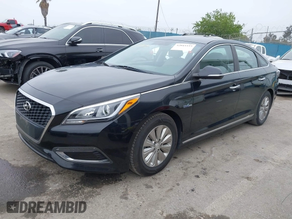 2016 Hyundai Sonata Hybrid SE with VIN KMHE24L13GA027768, listed as a IAAI auction lot 42043333 with 46,322 mi miles. Bid and sale history available at carsss.com. Image 2.