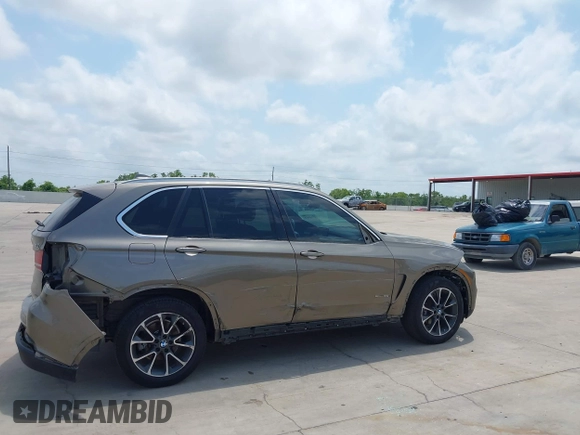 2017 BMW X5 sDrive35i z VIN 5UXKR2C54H0U20033, wystawiony jako IAAI lot #42283458 z przebiegiem 135 869 mil mil oraz . Historia ofert i sprzedaży dostępna na DreamBid. Obrazek 13.