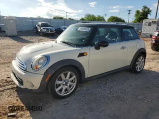 2011 MINI Hardtop z VIN WMWSU3C52BT094094, wystawiony jako Copart lot #55634655 z przebiegiem 104 123 mil mil oraz Szkody całkowita. Historia ofert i sprzedaży dostępna na DreamBid. Obrazek 1.