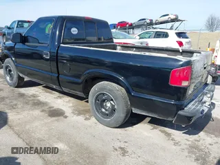 1998 GMC Sonoma with VIN 1GTCS1448WK502617, listed as a IAAI auction lot 41476320 with 220,435 mi miles. Bid and sale history available at carsss.com. Image 3.