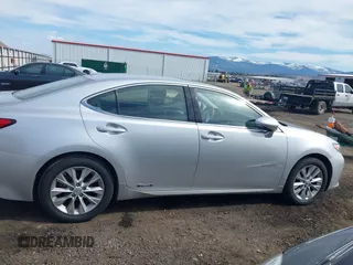 2013 Lexus ES 300h with VIN JTHBW1GG5D2012539, listed as a IAAI auction lot 41893892 with 47,999 mi miles and . Bid and sale history available at DreamBid. Image 13.