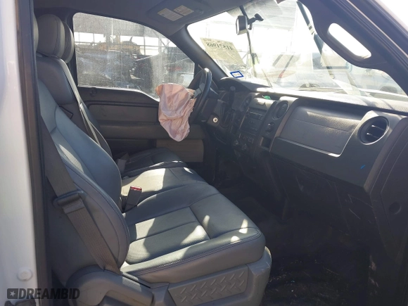 2014 Ford F-150 XL with VIN 1FTMF1CM4EKD68780, listed as a IAAI auction lot 41571968 with 193,363 mi miles. Bid and sale history available at carsss.com. Image 5.