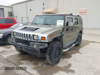 2005 Hummer H2 SUV z VIN 5GRGN23U95H132238, wystawiony jako IAAI lot #41809909 z przebiegiem 300 293 mil mil oraz . Historia ofert i sprzedaży dostępna na DreamBid. Obrazek 17.