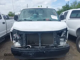 2020 Chevrolet Express Cargo z VIN 1GCWGAFP3L1240299, wystawiony jako IAAI lot #42522748 z przebiegiem 129 759 mil mil oraz . Historia ofert i sprzedaży dostępna na DreamBid. Obrazek 12.