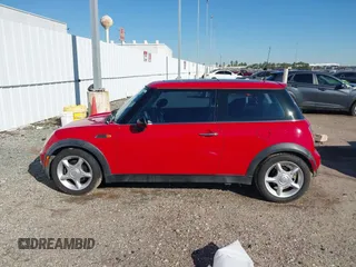 2003 MINI Hardtop with VIN WMWRC33413TC48601, listed as a IAAI auction lot 41418901 with 57,095 mi miles and . Bid and sale history available at DreamBid. Image 15.