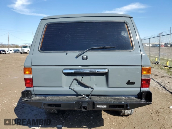1987 Toyota Land Cruiser z VIN JT3FJ60G4H1135841, wystawiony jako Copart lot #88982685 z przebiegiem Nie podano mil oraz Nie do naprawy • Non repairable. Historia ofert i sprzedaży dostępna na DreamBid. Obrazek 6.