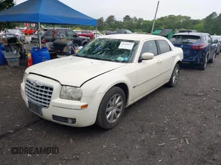 2008 Chrysler 300 Touring z VIN 2C3LA53G28H273811, wystawiony jako IAAI lot #42468024 z przebiegiem 132 677 mil mil oraz . Historia ofert i sprzedaży dostępna na DreamBid. Obrazek 2.