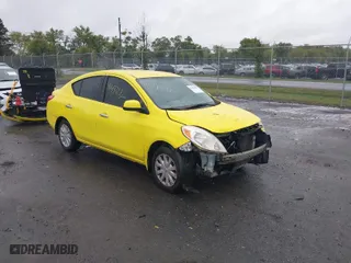 2012 Nissan Versa SV with VIN 3N1CN7AP9CL852473, listed as a IAAI auction lot 40433182 with 87,810 mi miles. Bid and sale history available at carsss.com. Image 1.