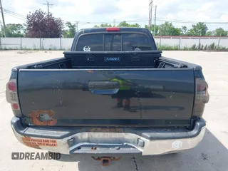 2005 Toyota Tacoma with VIN 5TEUX42N15Z027745, listed as a IAAI auction lot 42527295 with 302,892 mi miles and . Bid and sale history available at DreamBid. Image 6.