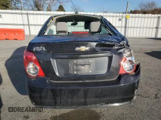 2015 Chevrolet Sonic LS z VIN 1G1JA5SG9F4128675, wystawiony jako Copart lot #88604995 z przebiegiem 124 289 mil mil oraz Szkoda całkowita • Salvage title. Historia ofert i sprzedaży dostępna na DreamBid. Obrazek 6.