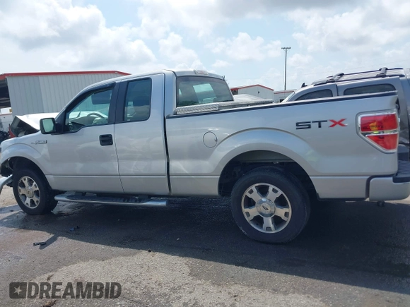 2009 Ford F-150 STX z VIN 1FTRX12W59KB81818, wystawiony jako IAAI lot #42073182 z przebiegiem 76 968 mil mil oraz . Historia ofert i sprzedaży dostępna na DreamBid. Obrazek 14.
