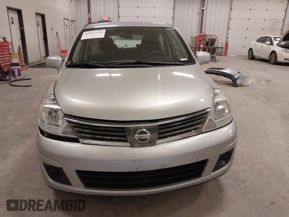 2010 Nissan Versa S z VIN 3N1BC1CP9AL363631, wystawiony jako IAAI lot #41987554 z przebiegiem 133 921 mil mil oraz . Historia ofert i sprzedaży dostępna na DreamBid. Obrazek 12.