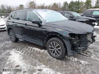 2019 Volkswagen Tiguan SE with VIN 3VV3B7AX2KM196407, listed as a IAAI auction lot 40993730 with 86,904 mi miles. Bid and sale history available at carsss.com. Image 1.