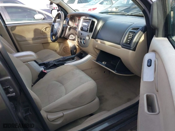 2006 Mazda Tribute LX with VIN 4F2YZ941X6KM21897, listed as a IAAI auction lot 41543057 with 155,020 mi miles. Bid and sale history available at carsss.com. Image 5.