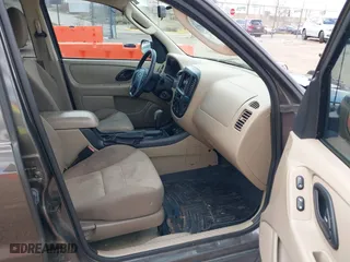 2007 Ford Escape XLS with VIN 1FMYU02Z87KA11695, listed as a IAAI auction lot 41981629 with 125,710 mi miles. Bid and sale history available at carsss.com. Image 5.