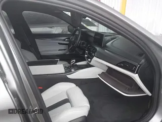 2021 BMW M5 z VIN WBS83CH07MCF43250, wystawiony jako IAAI lot #41567473 z przebiegiem 30 179 mil mil oraz . Historia ofert i sprzedaży dostępna na DreamBid. Obrazek 5.