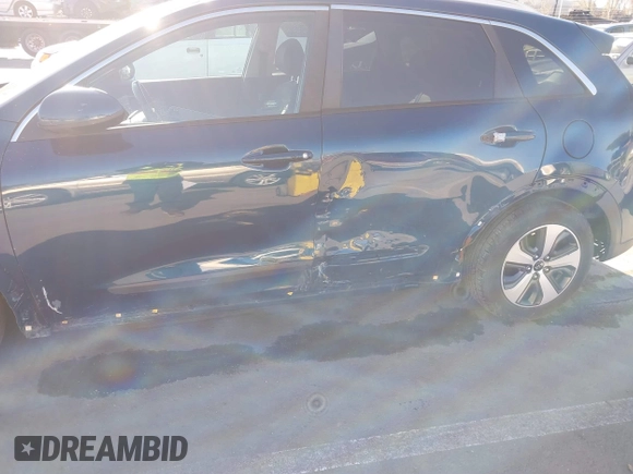 2017 Kia Niro LX with VIN KNDCB3LCXH5075222, listed as a IAAI auction lot 41526017 with 114,309 mi miles. Bid and sale history available at carsss.com. Image 6.