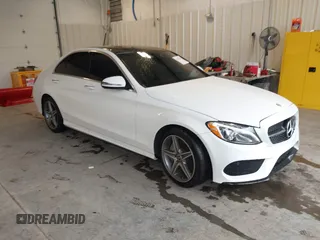 2018 Mercedes-Benz C 300 z VIN 55SWF4KB1JU251819, wystawiony jako IAAI lot #42022234 z przebiegiem 145 824 mil mil oraz . Historia ofert i sprzedaży dostępna na DreamBid. Obrazek 1.