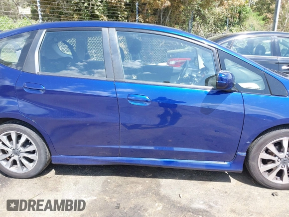 2013 Honda Fit Sport with VIN JHMGE8H57DC067048, listed as a IAAI auction lot 41939330 with 111,368 mi miles. Bid and sale history available at carsss.com. Image 13.