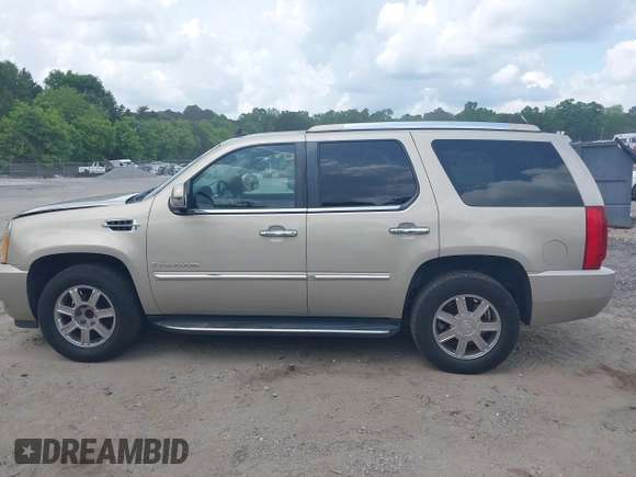 2008 Cadillac Escalade z VIN 1GYEC63868R143876, wystawiony jako IAAI lot #42177747 z przebiegiem 204 770 mil mil oraz . Historia ofert i sprzedaży dostępna na DreamBid. Obrazek 14.