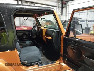 1998 Jeep Wrangler Sahara z VIN 1J4FY49S1WP802940, wystawiony jako IAAI lot #41433820 z przebiegiem 122 180 mil mil oraz . Historia ofert i sprzedaży dostępna na DreamBid. Obrazek 5.