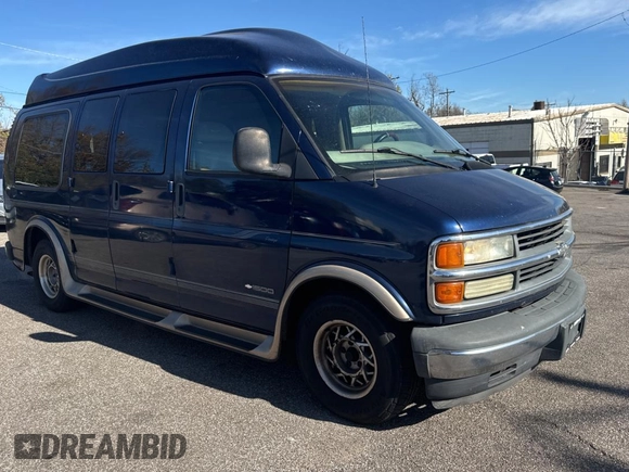 2002 Chevrolet Chevy Van z VIN 1GBFG15M421166126, wystawiony jako Copart lot #82826034 z przebiegiem 213 771 mil mil oraz Czysty tytuł • Clean title. Historia ofert i sprzedaży dostępna na DreamBid. Obrazek 1.