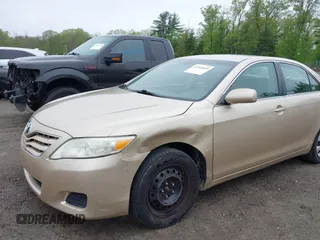 2010 Toyota Camry z VIN 4T4BF3EK0AR012910, wystawiony jako IAAI lot #42260460 z przebiegiem 175 911 mil mil oraz . Historia ofert i sprzedaży dostępna na DreamBid. Obrazek 6.