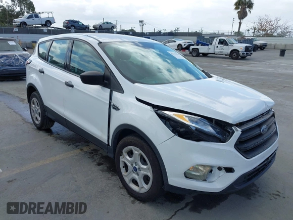 2018 Ford Escape S z VIN 1FMCU0F78JUA56974, wystawiony jako IAAI lot #42232294 z przebiegiem 63 511 mil mil oraz . Historia ofert i sprzedaży dostępna na DreamBid. Obrazek 1.