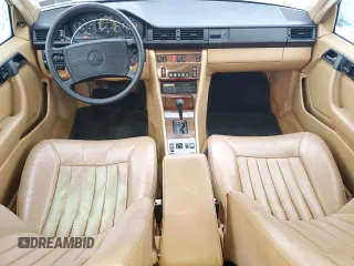 1986 Mercedes-Benz 300 E with VIN WDBEA30D0GA220989, listed as a Copart auction lot 86298874 with 74,521 mi miles and Clean Title. Bid and sale history available at carsss.com. Image 8.
