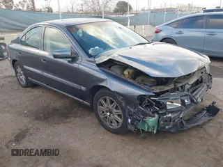 2004 Volvo S60 with VIN YV1RS59V442419468, listed as a IAAI auction lot 41348404 with 128,015 mi miles. Bid and sale history available at carsss.com. Image 1.