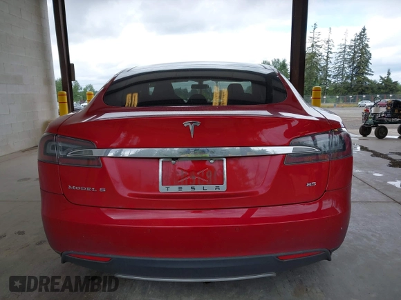 2013 Tesla Model S with VIN 5YJSA1CN7DFP26996, listed as a IAAI auction lot 42244540 with 128,160 mi miles and . Bid and sale history available at DreamBid. Image 16.