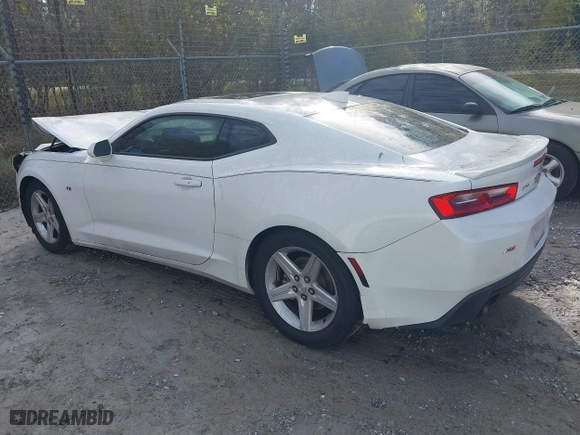 2016 Chevrolet Camaro 2LT with VIN 1G1FD1RS1G0190984, listed as a IAAI auction lot 41315669 with 88,561 mi miles. Bid and sale history available at carsss.com. Image 3.